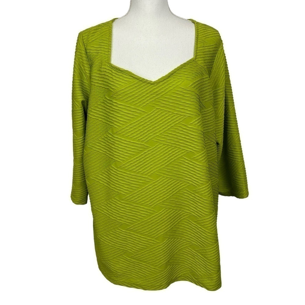 denim 24/7 Women’s Top Sz 1X (22/24) Color Green Raised Print 3/4 Sleeve V-neck